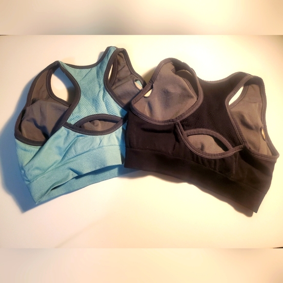Set of 2 Essentials sports bras - Picture 2 of 3